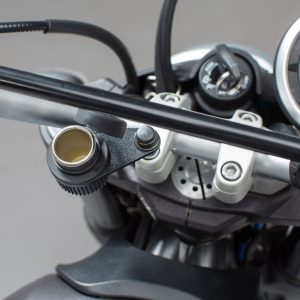 Befestigungsblech für Zigarettenanzünder M8