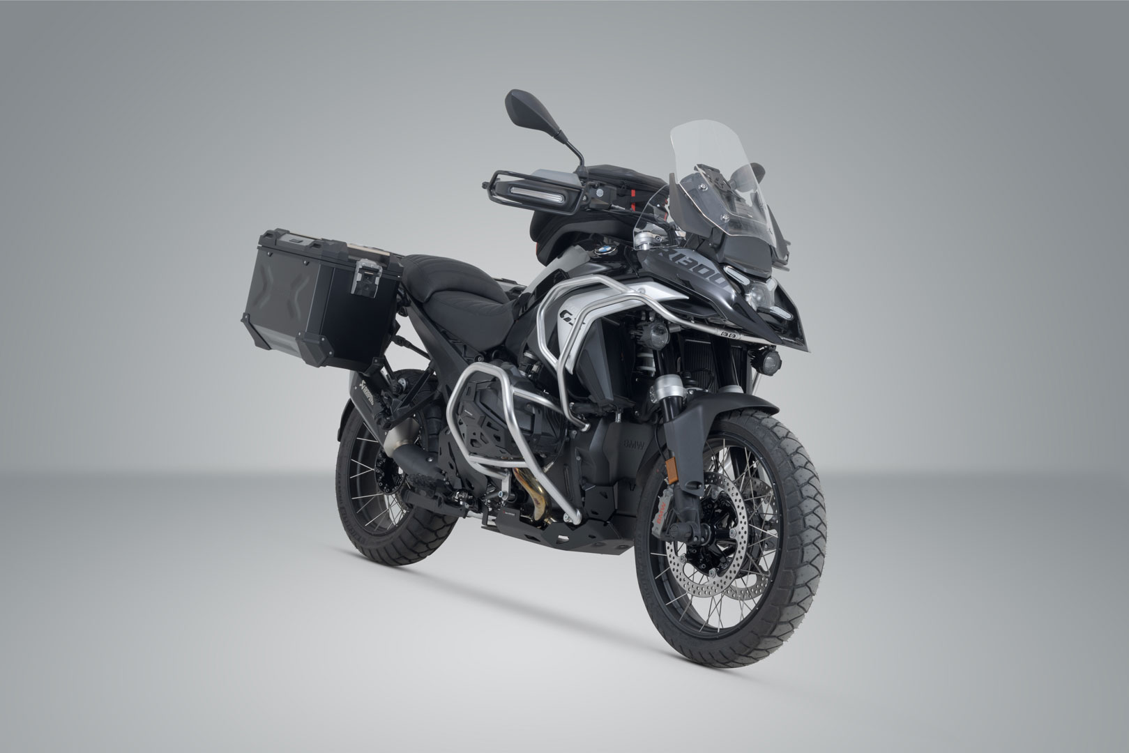 TRAX ADV Alukoffer-System + Akrapovic – Bild 2