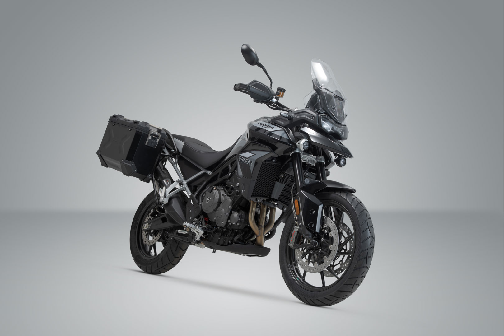 TRAX ADV Alukoffer-System + Akrapovic – Bild 2